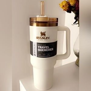 Stanley 40oz Quencher Magnolia Exclusive Cream & Copper NWT 🤎